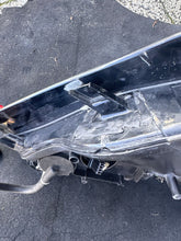 Load image into Gallery viewer, Frontscheinwerfer Audi A3 8V08V0941043L Xenon Links Scheinwerfer Headlight