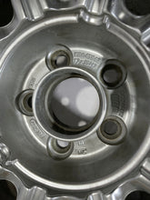 Laden Sie das Bild in den Galerie-Viewer, 1x Alufelge 15 Zoll 7.0&quot; 5x100 35ET Glanz Silber KBA43862 Vw Rim Wheel