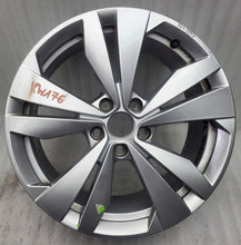 Laden Sie das Bild in den Galerie-Viewer, 1x Alufelge 18 Zoll 7.5" 5x112 50ET Glanz Silber 10A071498 VW Id.3 Rim Wheel FEL2261250711om
