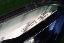 Laden Sie das Bild in den Galerie-Viewer, Frontscheinwerfer Renault Captur 260606159R Links Scheinwerfer Headlight SCH1450411047vg