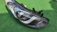 Load image into Gallery viewer, Frontscheinwerfer Hyundai I30 92102-A3000 Rechts Scheinwerfer Headlight