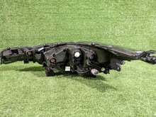 Load image into Gallery viewer, Frontscheinwerfer Toyota Corolla 81110-02S60 Rechts Scheinwerfer Headlight SCH2087385038ea