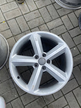 Load image into Gallery viewer, 1x Alufelge 18 Zoll 9.0&quot; 5x112 52ET 8J0601025M Audi Rim Wheel