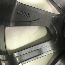 Laden Sie das Bild in den Galerie-Viewer, 1x Alufelge 17 Zoll 7.0&quot; 5x100 46ET 5JJ601025G Skoda Rim Wheel