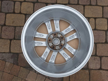 Laden Sie das Bild in den Galerie-Viewer, 1x Alufelge 17 Zoll 7.0" 5x114.3 38ET Silber Nissan Juke Rim Wheel FEL3900608312qs