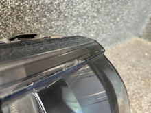 Laden Sie das Bild in den Galerie-Viewer, Frontscheinwerfer Ford Courier R2X613W029CE Rechts Scheinwerfer Headlight SCH5709097191fn