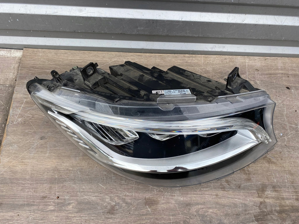 Frontscheinwerfer Mercedes-Benz Sprinter A9109065800 90139119AF Rechts Headlight