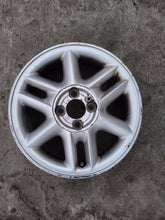 Load image into Gallery viewer, 1x Alufelge 15 Zoll 6.0&quot; 4x100 43ET 7700438286 Renault Scenic Rim Wheel