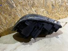 Laden Sie das Bild in den Galerie-Viewer, Frontscheinwerfer Mercedes-Benz Sprinter A9068202461 Rechts Headlight