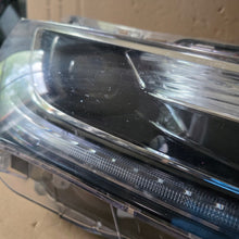 Laden Sie das Bild in den Galerie-Viewer, Frontscheinwerfer Toyota Corolla 81110-02L70 Rechts Scheinwerfer Headlight SCH7432313603bv