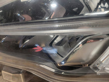 Laden Sie das Bild in den Galerie-Viewer, Frontscheinwerfer Ford Focus MX7B-13E015-EB FALSE Scheinwerfer Headlight SCH9563331069yw