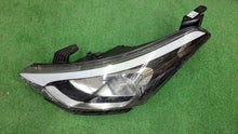 Laden Sie das Bild in den Galerie-Viewer, Frontscheinwerfer Hyundai I20 92101C8000 LED Links Scheinwerfer Headlight