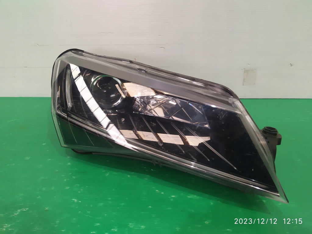 Frontscheinwerfer Skoda Superb III 3V1941016A Bi-Xenon Rechts Headlight