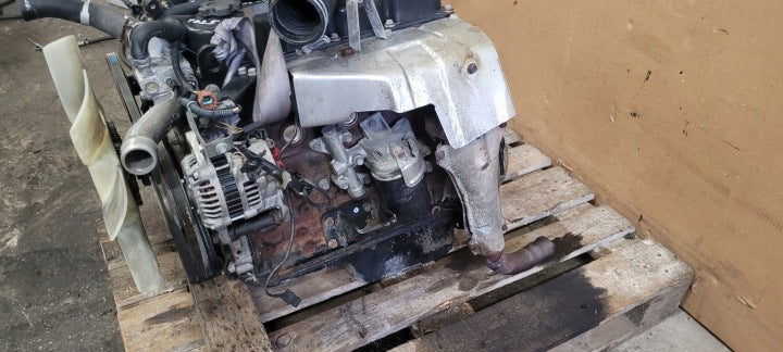 Motor Nissan I TD25 2.5 Diesel Engine Komplett MOT8709175412au