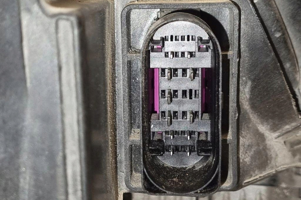 Frontscheinwerfer Audi A4 Avant 8E0941029AS Ein Stück (Rechts oder Links)