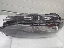 Laden Sie das Bild in den Galerie-Viewer, Frontscheinwerfer VW Sportsvan 517941006D Rechts Scheinwerfer Headlight