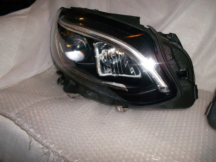 Frontscheinwerfer Mercedes-Benz W246 A2469066201 A2469066101 Ein Satz Headlight SCH6274739420be