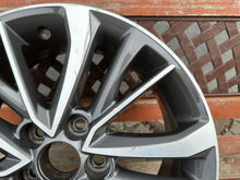 Laden Sie das Bild in den Galerie-Viewer, 1x Alufelge 17 Zoll 7.0&quot; 5x114.3 39ET HL81333 Toyota Corolla Rim Wheel