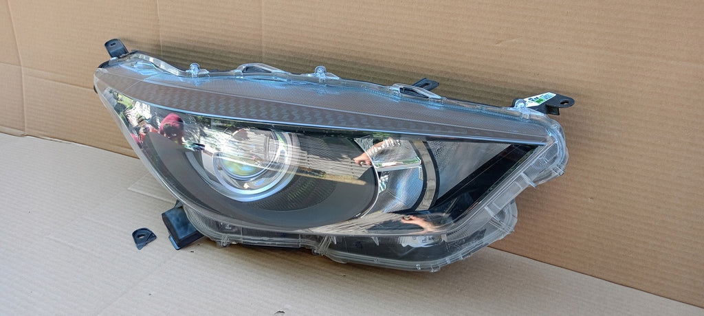 Frontscheinwerfer Toyota 4 Yaris Rechts Scheinwerfer Headlight
