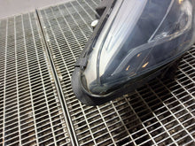 Laden Sie das Bild in den Galerie-Viewer, Frontscheinwerfer Renault Captur 1305237130 Rechts Scheinwerfer Headlight SCH6357976418io