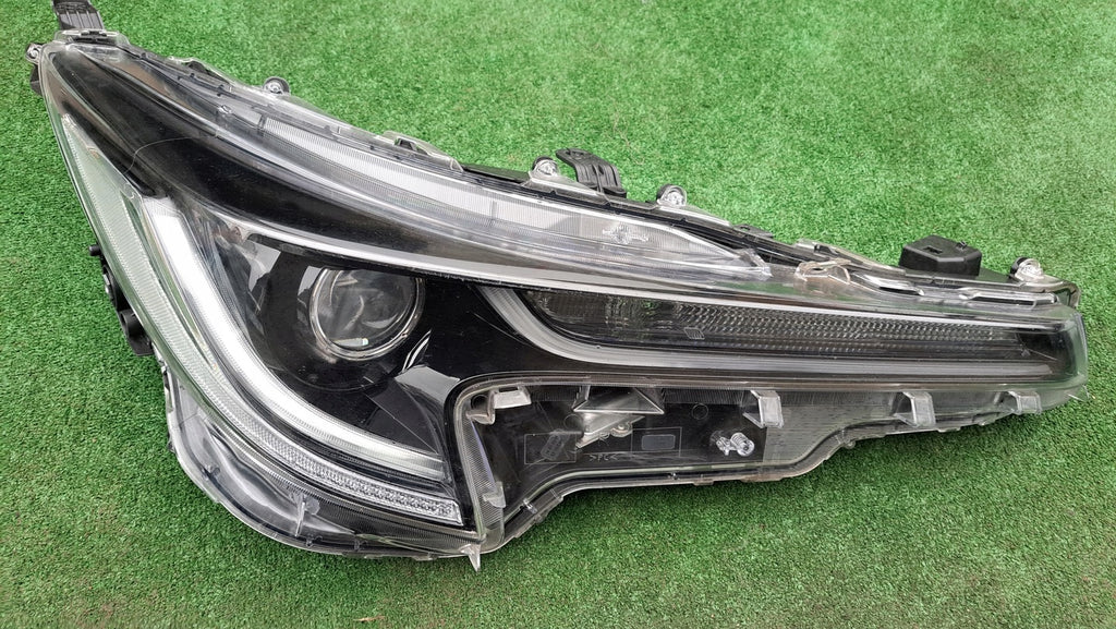 Frontscheinwerfer Toyota Corolla 8111002578 LED Ein Stück (Rechts oder Links)