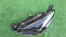Laden Sie das Bild in den Galerie-Viewer, Frontscheinwerfer Mazda II D43N-51040 LED Links Scheinwerfer Headlight