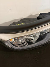 Laden Sie das Bild in den Galerie-Viewer, Frontscheinwerfer Kia Stonic 92102-H8 LED FALSE Scheinwerfer Headlight SCH7661222225mp