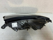 Laden Sie das Bild in den Galerie-Viewer, Frontscheinwerfer Skoda Fabia III 6V1941016 Rechts Scheinwerfer Headlight SCH9280378644ir