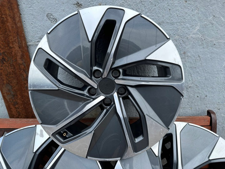 1x Alufelge 19 Zoll 8.0" 5x112 45ET 11A601025M Mg Rim Wheel FEL7153333861il