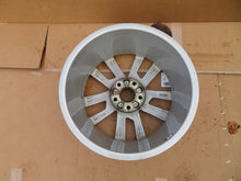 Laden Sie das Bild in den Galerie-Viewer, 1x Alufelge 17 Zoll 7.5" 5x112 51ET Glanz Silber 8V0601025CS Audi A3 Rim Wheel FEL2151416515nv