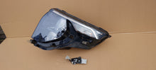 Laden Sie das Bild in den Galerie-Viewer, Frontscheinwerfer Ford Transit Courier R2X613W030AE Links Scheinwerfer Headlight SCH4925475618sh