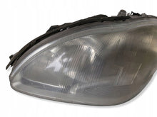 Laden Sie das Bild in den Galerie-Viewer, Frontscheinwerfer Mercedes-Benz W220 0301153671 A2208200961 Links Headlight SCH7896630123xe