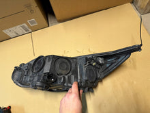 Load image into Gallery viewer, Frontscheinwerfer Ford Focus Rechts Scheinwerfer Headlight SCH2018408185kd