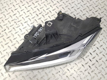 Laden Sie das Bild in den Galerie-Viewer, Frontscheinwerfer Audi Q2 81A941033 Full LED Ein Stück (Rechts oder Links)