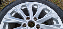 Load image into Gallery viewer, 1x Alufelge 17 Zoll 7.5&quot; 5x112 38ET 8W0601025L Audi Rim Wheel