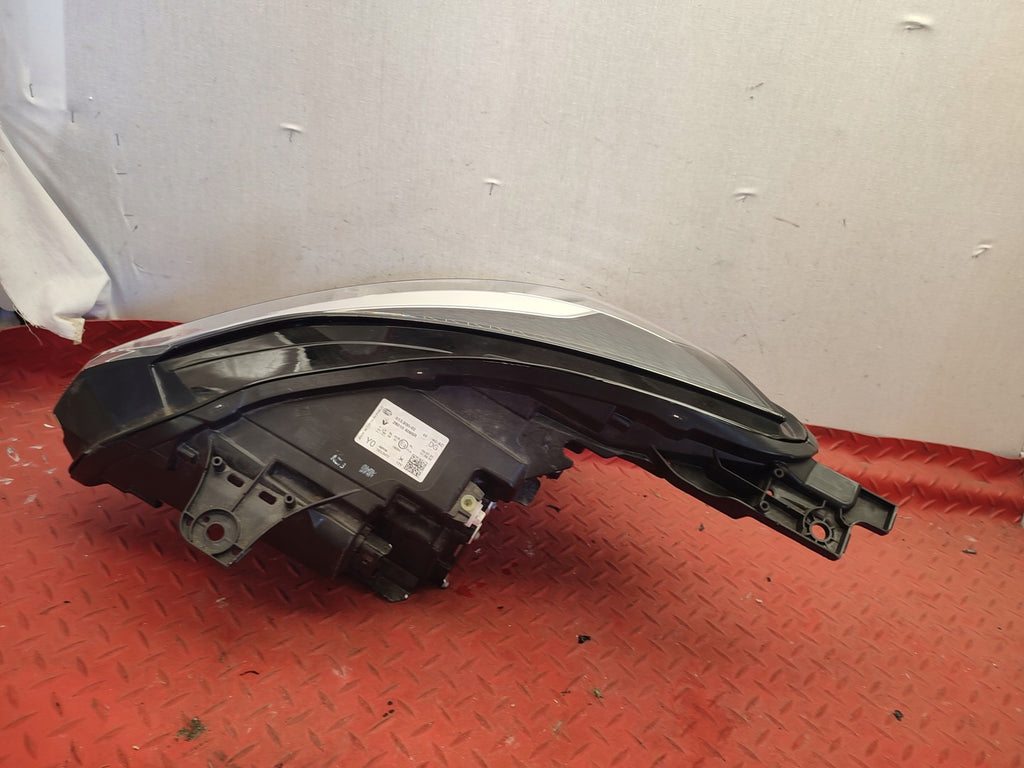 Frontscheinwerfer Renault Captur II 260104095R 013930-02 Full LED Rechts