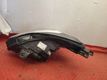 Laden Sie das Bild in den Galerie-Viewer, Frontscheinwerfer Renault Captur II 260104095R 013930-02 Full LED Rechts