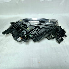 Laden Sie das Bild in den Galerie-Viewer, Frontscheinwerfer Mitsubishi Outlander III 8301C854 LED Rechts Headlight