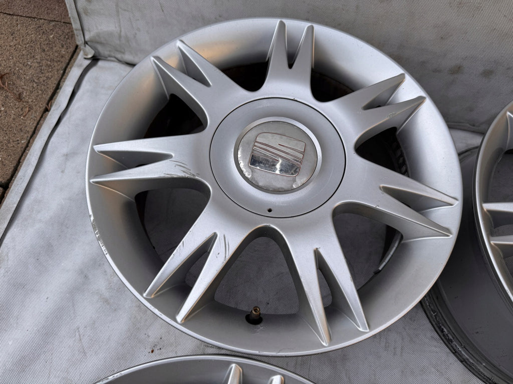 4x Alufelge 15 Zoll 6.0" 5x100 43ET Glanz Silber 6L0601025A Seat I Rim Wheel FEL6814274215kh