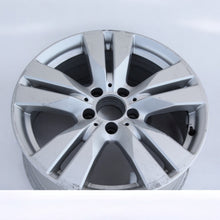 Load image into Gallery viewer, 1x Alufelge 17 Zoll 7.5&quot; 5x112 45ET Glanz Silber A2074010702 Mercedes-Benz Coupe