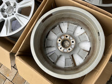 Laden Sie das Bild in den Galerie-Viewer, 4x Alufelge 17 Zoll 8.0" 5x112 26ET Glanz Silber 8K0601025BL Audi A5 A6 FEL3803625720jj