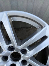 Load image into Gallery viewer, 1x Alufelge 17 Zoll 7.0&quot; 5x112 42ET Silber 8W0601025P Audi A5 A4 Rim Wheel