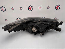 Laden Sie das Bild in den Galerie-Viewer, Frontscheinwerfer Toyota Hilux VIII LED Ein Stück (Rechts oder Links) Headlight SCH1731916068er
