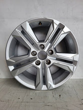 Laden Sie das Bild in den Galerie-Viewer, 1x Alufelge 17 Zoll 7.0&quot; 5x112 45ET Glanz 81A601025AJ Audi Q2 Rim Wheel