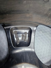 Load image into Gallery viewer, 1x Alufelge 15 Zoll 6.0" 5x100 45ET Glanz Silber PW457-0D002 Toyota Yaris FEL3478918003jz