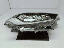 Laden Sie das Bild in den Galerie-Viewer, Frontscheinwerfer Toyota 4 Yaris Rechts Scheinwerfer Headlight SCH6252972576te
