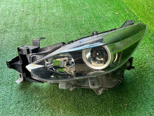 Laden Sie das Bild in den Galerie-Viewer, Frontscheinwerfer Mazda 3 BACS-51040 Links Scheinwerfer Headlight
