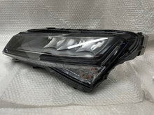 Load image into Gallery viewer, Frontscheinwerfer Skoda Superb III 3V1941015C LED Ein Stück (Rechts oder Links)