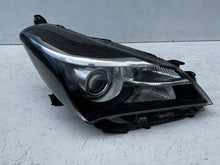 Load image into Gallery viewer, Frontscheinwerfer Toyota Yaris Rechts Scheinwerfer Headlight