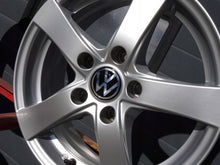 Laden Sie das Bild in den Galerie-Viewer, 4x Alufelge 15 Zoll 6.0" 5x112 43ET Glanz Silber Seat Leon Octavia III Golf Viii FEL1667635927xs